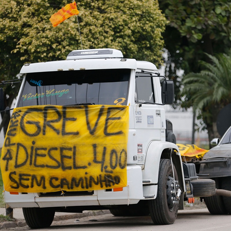 Greve dos Caminhoneiros que protestam contra elevação no preço do diesel na rodovia BR-040, em Duque de Caxias.Foto Fernando Frazão/Agência Brasil