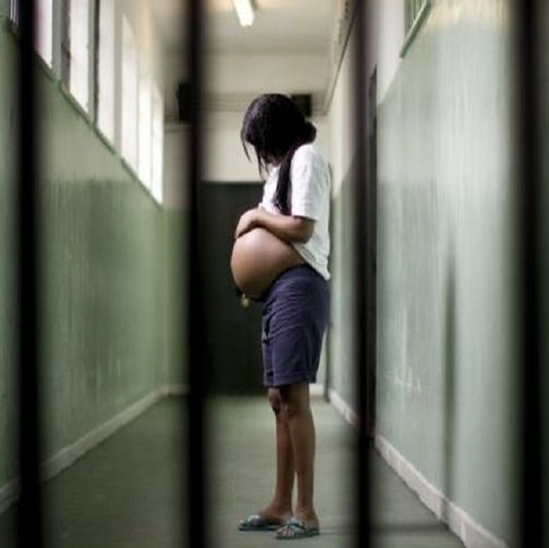 Mulher gestante ou mãe poderá cumprir prisão domiciliar
