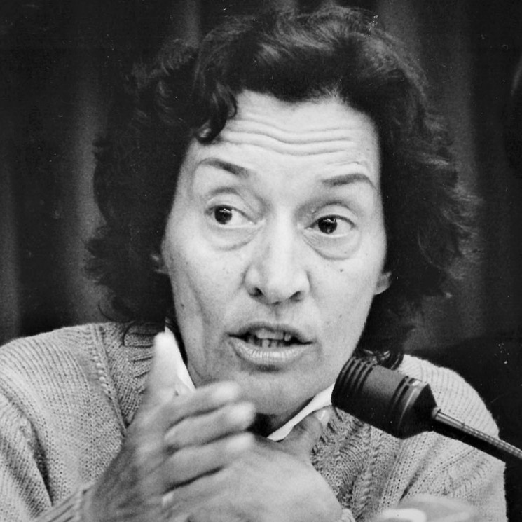 Maria da Conceição Tavares é a bruta força da natureza, inquebrantável batalhadora pelo desenvolvimento nacional. Sem paralelo, temos nela o maior presente que Portugal já deu ao Brasil. Se a derrota de Conceição foi em 1973 com o golpe que derrubou Allende, podemos afirmar que a nossa derrota é viver num momento histórico que ainda não produziu outra geração como a dela e de seu mestre Celso Furtado.