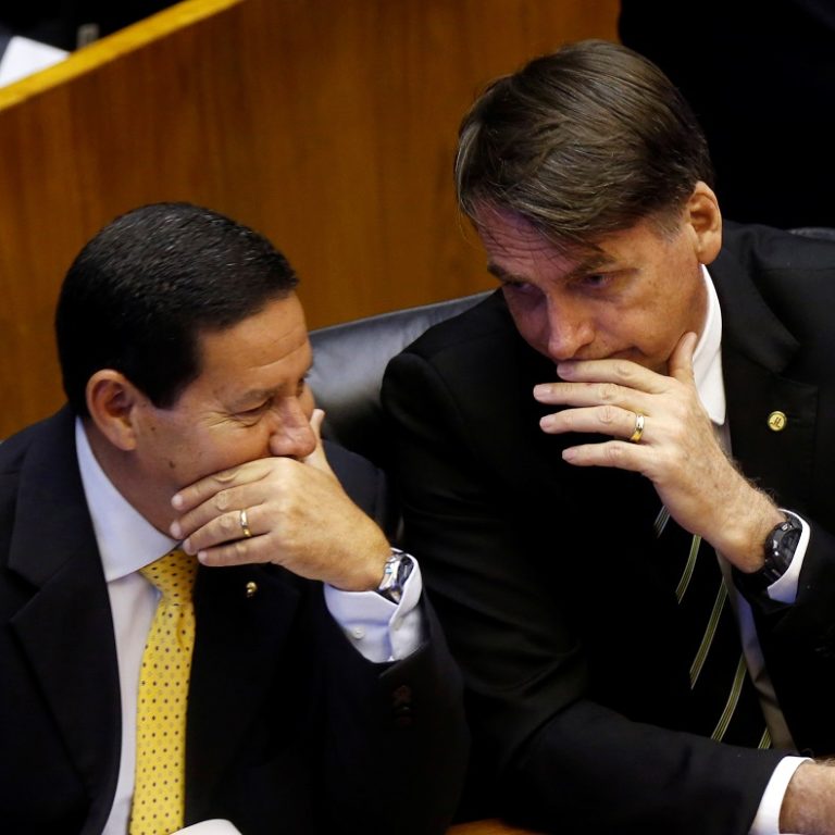governo bolsonaro triunfo da mediocridade militares oposição