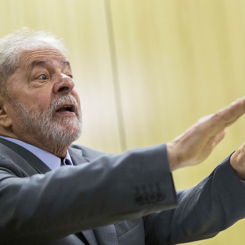 Lula durante entrevista concedida à Folha e ao jornal El País, na sede da Polícia Federal, em Curitiba. Foto: Marlene Bergamo/Folhapress
