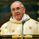 O ex-estrategista de Donald Trump e atual portador da bandeira do populismo de direita Steve Bannon, aliado internacional de Jair Bolsonaro, declaro o Papa Francisco como "inimigo".