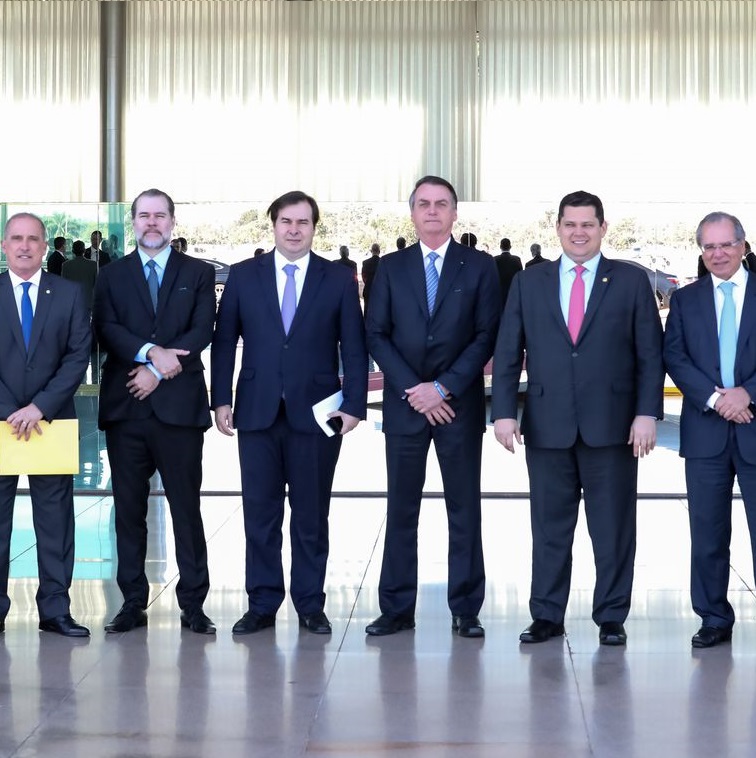 Foto do pacto entre os poderes