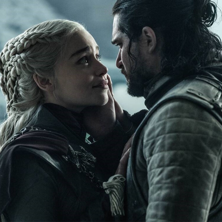 Não acho que o último episódio de Game of Thrones possa ser visto como um ataque moral à revolução de Daenerys. Seria, é certo, se encarasse o tema de forma indiscriminadamente maniqueísta. A trama do último episódio, na verdade, beira o moralismo, mas não se trata disso.