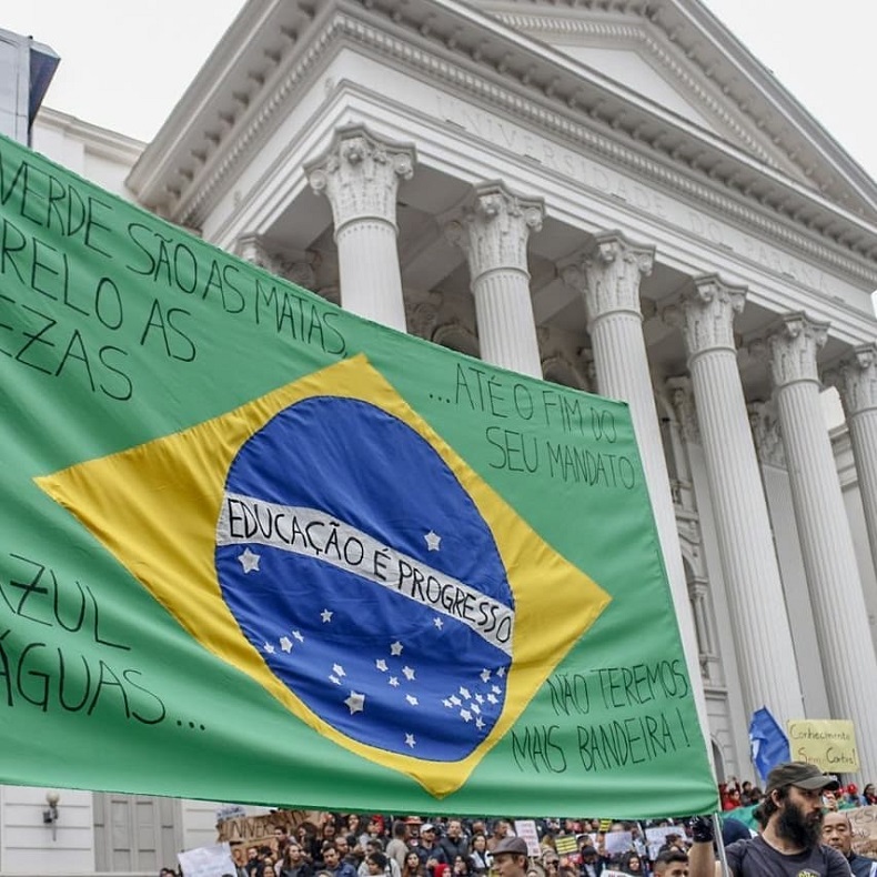política brasilis governo bolsonaro manifestações contra os cortes na educação