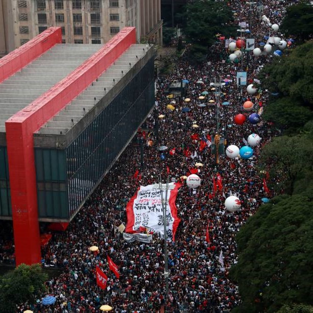 Lula livre Manifestantes se reúnem em frente ao Masp, na Avenida Paulista, em São Paulo (Amanda Perobelli/Reuters)