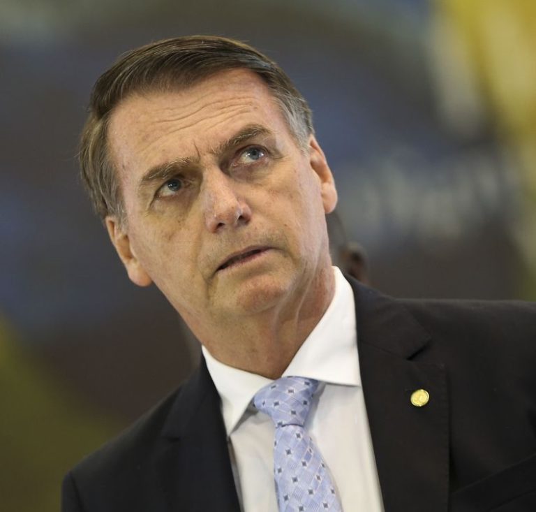 Ofensiva ou fuga para frente? A divisão da direita em meio à crise