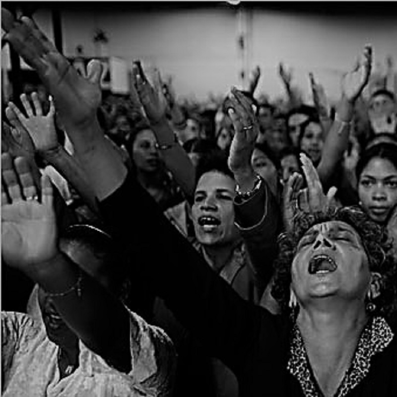 Enquadrar o fenômeno pentecostal brasileiro no avanço de algum "liberalismo popular" é o mesmo que tentar encaixar fenômenos latino-americanos na fôrma explicativa e no desenho do desenvolvimento das sociedades ocidentais, com as quais elas tem pouco ou nada a ver.