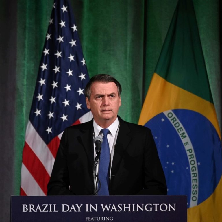 O que vivemos hoje no Brasil certamente não é um evento isolado de todos os demais: i) uma desindustrialização prematura fruto de três décadas de política econômicas neoliberais que buscam mais preservar a credibilidade do "mercado" do que criar empregos de qualidade; ii) o ataque do judiciário aos setores da construção civil, indústria naval, petroquímica etc.; iii) a entrega deliberada de setores estratégicos da economia, como a empresa brasileira Embraer para a norte-americana Boeing; iv) a desistência de fato do programa espacial brasileiro, entregando a Base de Lançamentos de Alcântara aos EUA em troca de um punhado de dólares; v) as menores taxas históricas de investimento...