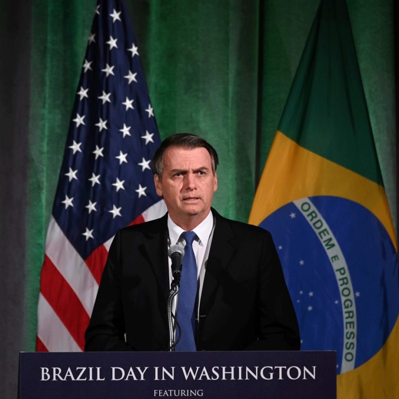 O que vivemos hoje no Brasil certamente não é um evento isolado de todos os demais: i) uma desindustrialização prematura fruto de três décadas de política econômicas neoliberais que buscam mais preservar a credibilidade do "mercado" do que criar empregos de qualidade; ii) o ataque do judiciário aos setores da construção civil, indústria naval, petroquímica etc.; iii) a entrega deliberada de setores estratégicos da economia, como a empresa brasileira Embraer para a norte-americana Boeing; iv) a desistência de fato do programa espacial brasileiro, entregando a Base de Lançamentos de Alcântara aos EUA em troca de um punhado de dólares; v) as menores taxas históricas de investimento...