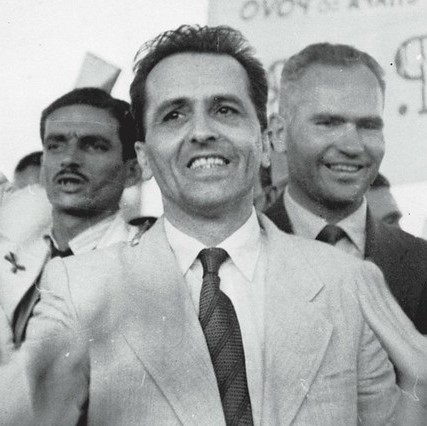 Do "Ouro de Moscou" ao "Vai para Cuba". luis carlos prestes