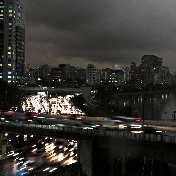 GILBERTO MARINGONI: O apagão ambiental de Bolsonaro - Queima-se tudo, menos dinheiro