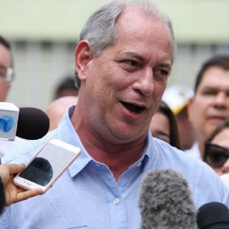Ciro Gomes é um novo centro de atração oposicionista. E parece apto para sentar à mesa com diferentes forças político-partidárias, da direita à esquerda. Mas continua querendo distância do petismo. Porque é aí que está a verdadeira disputa entre aqueles que pretendem enfrentar os liberais e entreguistas nas próximas eleições.