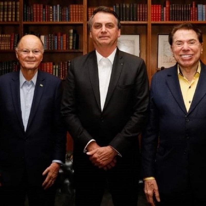 Você descobriu agora que Macedo e Santos tão no poder? A grande diferença é que agora estão no primeiro plano da política. Certo eles. Ganharam força no período anterior para isso.