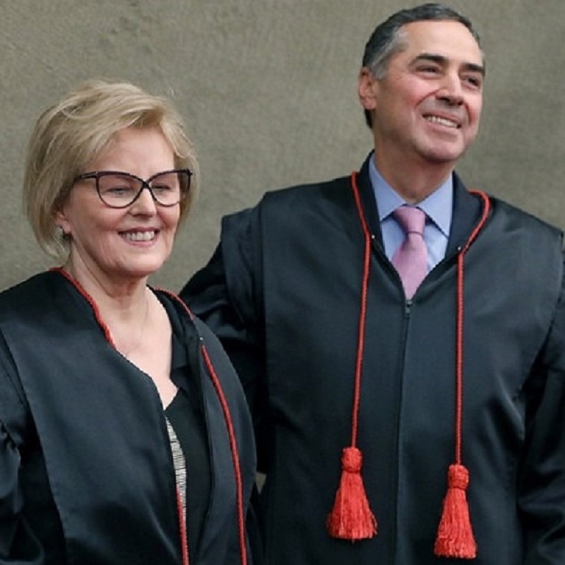 A ministra do Supremo Tribunal Federal, Rosa Weber, votou contra a execução provisória da pena em segunda instância, e ao final do seu voto recitou o poema À Espera dos Bárbaros, do poeta grego Konstantinos Kaváfis: