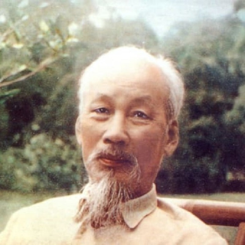 Estou estudando de forma mais sistemática as experiências do Vietnã e China (essa com bem mais conhecimento acumulado). Uma coisa interessante nesses processos, especialmente na fase de guerra de defesa nacional patriótica, é que as medidas de expropriação sempre foram limitadas para manter a unidade com setores burgueses e pequeno-burgueses com alguma consciência nacional.