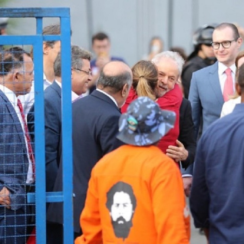 A decisão do Supremo Tribunal Federal da última quinta-feira quanto à impossibilidade da prisão após condenação em segunda instância teve como resultado mais notório a liberação de Lula, que estava preso há 580 dias em Curitiba. Mas, na verdade, é mais adequado dizer que a pauta do STF só recebeu tanta atenção e destaque, das mesas de bar aos noticiários internacionais, porque seus encaminhamentos diziam respeito também ao ex-presidente. E justamente por isso é preciso destinar à série de acontecimentos a importância que lhe é devida.