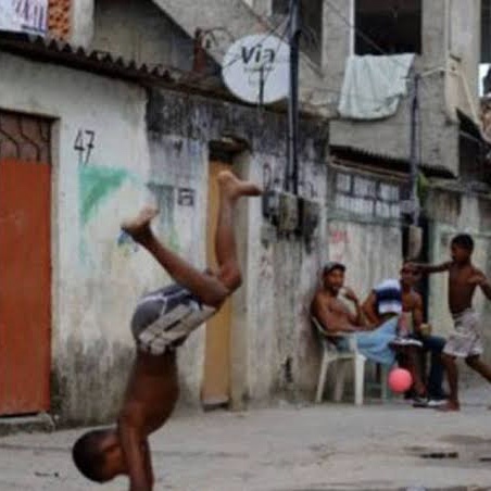 Pouco há de compreensão da vida para um país que vive de alegrias momentâneas