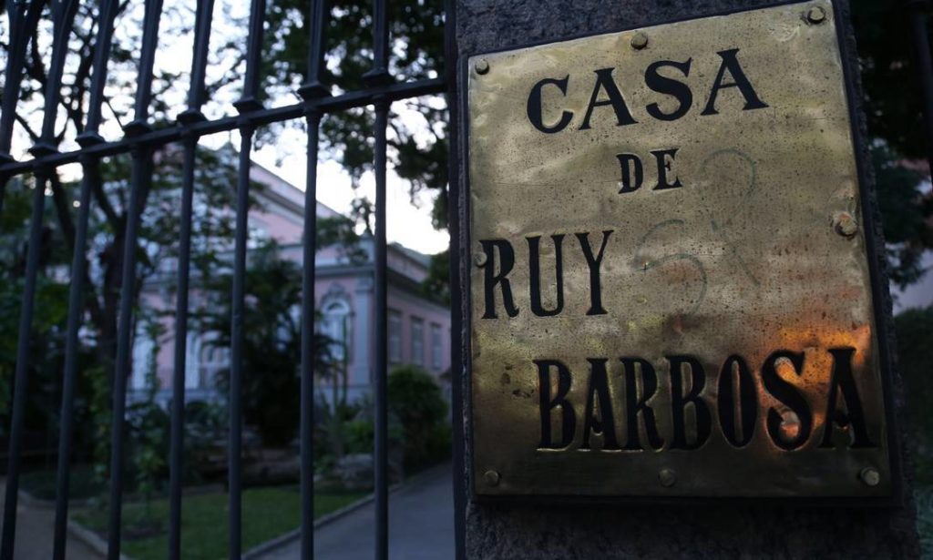 MARINGONI: A blitzkrieg fascista chega à Casa de Rui Barbosa
