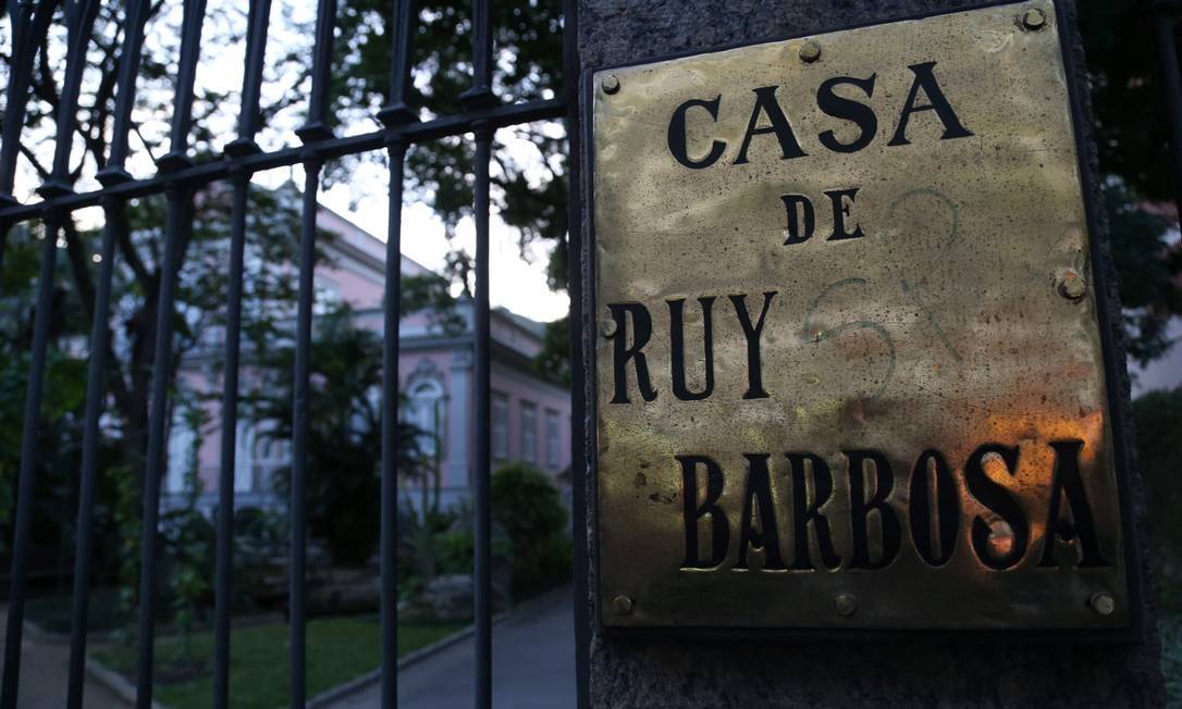 MARINGONI: A blitzkrieg fascista chega à Casa de Rui Barbosa