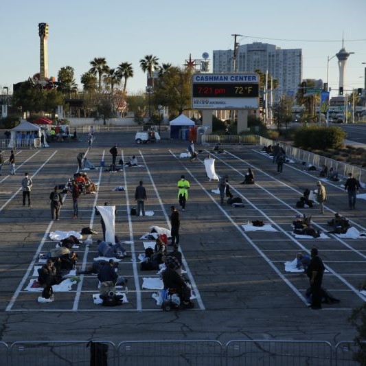 Coronavírus Las Vegas usa estacionamento como abrigo para moradores de rua. Foto: AP Photo/John Locher