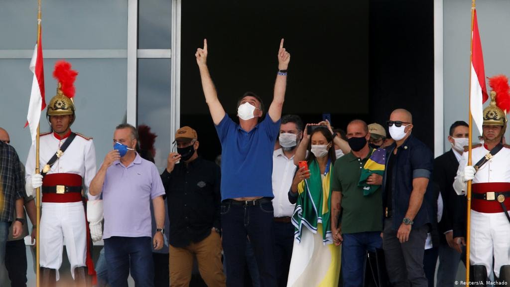 O domingo truculento como único ansiolítico de Jair Bolsonaro