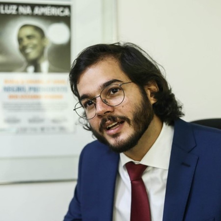 GUSTAVO CASTAÑON: A democracia interna do PDT na polêmica de Túlio Gadelha em Recife