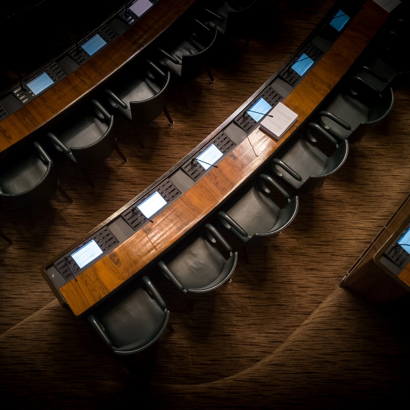 Mais uma semana com escândalos envolvendo assessores parlamentares no Brasil. Mas o essencial é invisível aos olhos: você já parou para se perguntar por que existe tanto escândalo envolvendo assessor político?
