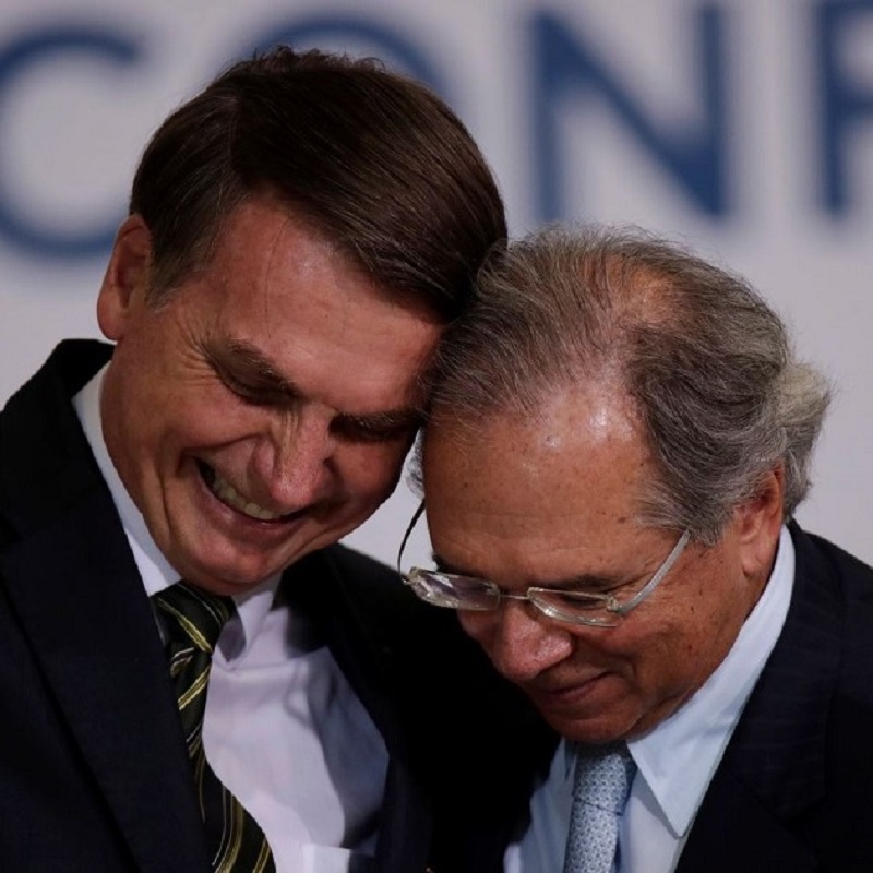 A PEC da Reforma Administrativa do governo Bolsonaro – apoiada pelo capital financeiro, pela grande mídia e pelas elites endinheiradas – tem como inimigo central o funcionalismo público e o aparato profissional do Estado. Não moderniza coisa alguma; ao contrário, destrói conquistas da estruturação do Estado, surgidas após a Revolução Francesa. A medida oficial está assentada sobre um pântano de lorotas.