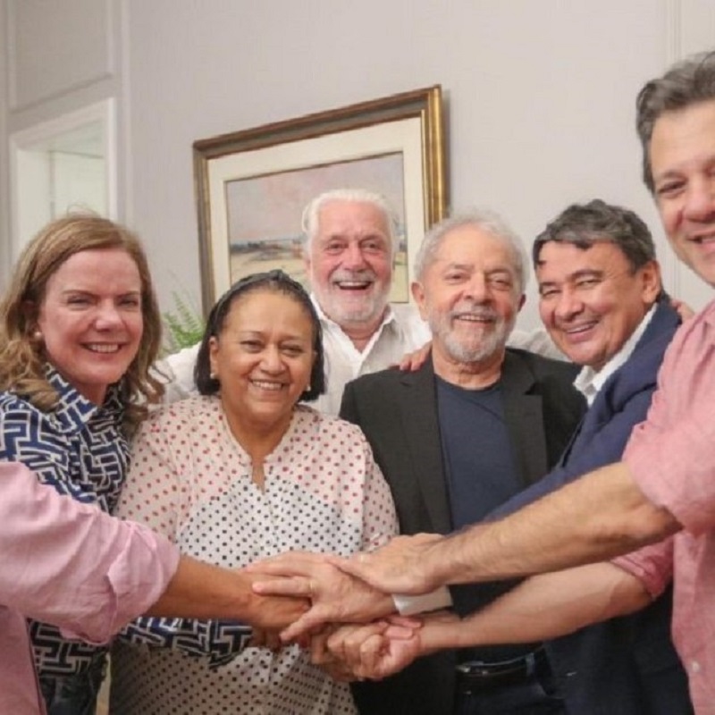 Diante desse cenário, não é de se estranhar o crescimento de uma extrema direita salvacionista. O estelionato eleitoral de 2014 tem - um século depois - efeito semelhante ao do tratado de Versalhes. Keynes o examinou de forma brilhante. Precisamos fazer o mesmo com o que ocorreu há meia década. Até porque a crise atinge não apenas o PT, mas toda a esquerda brasileira, com nefastas consequências para o nosso povo.