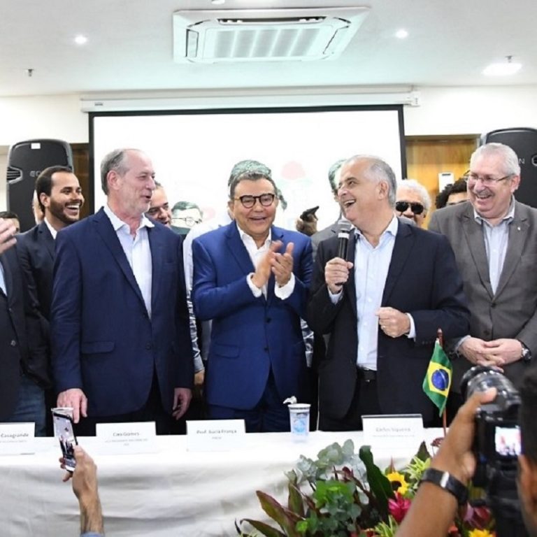 1 – Plano Márcio de retomada econômica Linha de crédito de até 50 mil reais, sem juros, para reabertura dos pequenos comércios e empresas prestadoras de serviços que fecharam devido à pandemia. Programa Aqui Tem Palavra de microcrédito de até 3 mil reais, sem juros, para qualquer cidadão poder empreender e iniciar o seu pequeno negócio, e incentivo a abertura de até 250 mil microempresas. Programa Futuro Jovem-Emprego, para contratação de até 60 mil jovens entre 17 e 18 anos para prestar serviços administrativos para a prefeitura com salário de 600 reais, ajuda de custo para transporte e alimentação, e realização de curso técnico gratuito oferecido pela Prefeitura em parceria com o Sistema S. A prioridade do programa será para jovens em situação de vulnerabilidade social, inclusive permitindo a reinclusão social de jovens que tenham cometido crimes de menor potencial ofensivo (em parceria com o Ministério Público). Criação de frentes de trabalho em que as pessoas serão contratadas por salário de 600 reais para trabalhar por 3 dias na semana, 6 horas por dia, em serviços de zeladoria urbana, como forma de complementar o fim do auxílio emergencial da pandemia que termina em dezembro.