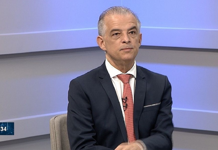 As montanhas das campanhas de Doria e Boulos soterraram a candidato pessebista. Boulos foi inovador, pensou peças e montou diálogos concretos e límpidos. Covas soube defender-se de forma convincente e parecia, de longe, o único que realmente conhecia as dificuldades operacionais da política paulistana. Ambos passaram verdade. Márcio França não passou nada. Sua campanha não será lembrada e o legado desta peleja é quase nulo. Fica o aprendizado.