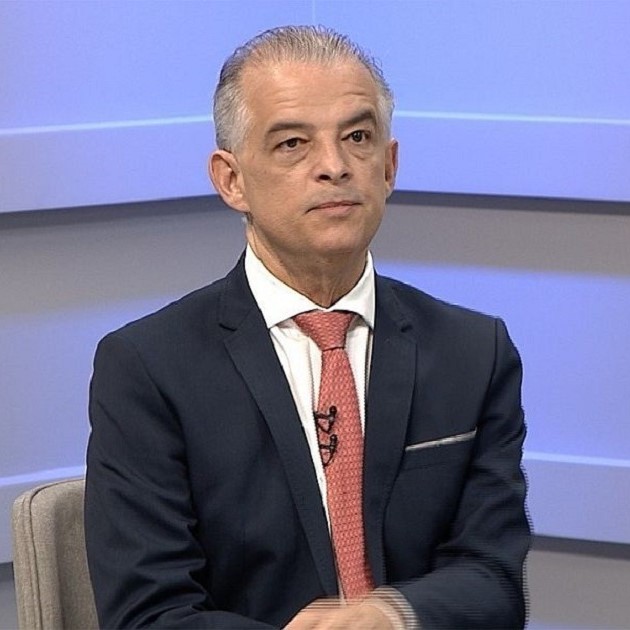 As montanhas das campanhas de Doria e Boulos soterraram a candidato pessebista. Boulos foi inovador, pensou peças e montou diálogos concretos e límpidos. Covas soube defender-se de forma convincente e parecia, de longe, o único que realmente conhecia as dificuldades operacionais da política paulistana. Ambos passaram verdade. Márcio França não passou nada. Sua campanha não será lembrada e o legado desta peleja é quase nulo. Fica o aprendizado.