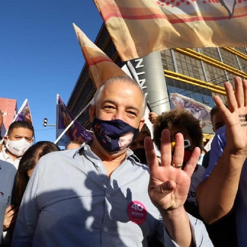 O Plano Márcio é claro, e o único claro nesse sentido: formar frentes de trabalho que empreguem 100 mil paulistanos já no início do ano. Com salários baixos, reconhece-se. Mas também com carga horária baixa. Assim você emprega mais gente e mais gente consegue ter uma segurança mínima, com comida no prato para correr atrás do futuro de suas famílias.