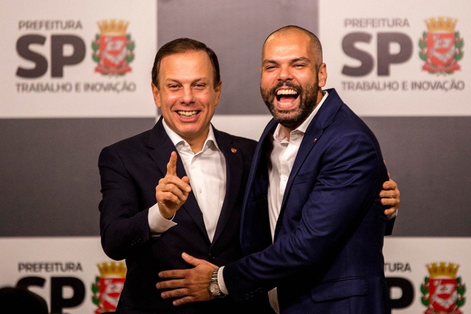 FRENTE PELA FRENTE, tática defensiva, derrotista, que levou, na década de 80, o então temido Partidão à mediocridade ideológica de um PPS, parece retornar com força em setores da esquerda que debatem agora o melhor comportamento partidário diante da eleição para a presidência do covil parlamentar de Brasília. Fato que não se encerra em si, mas apontando previsíveis desdobramentos, com vistas a 2022.