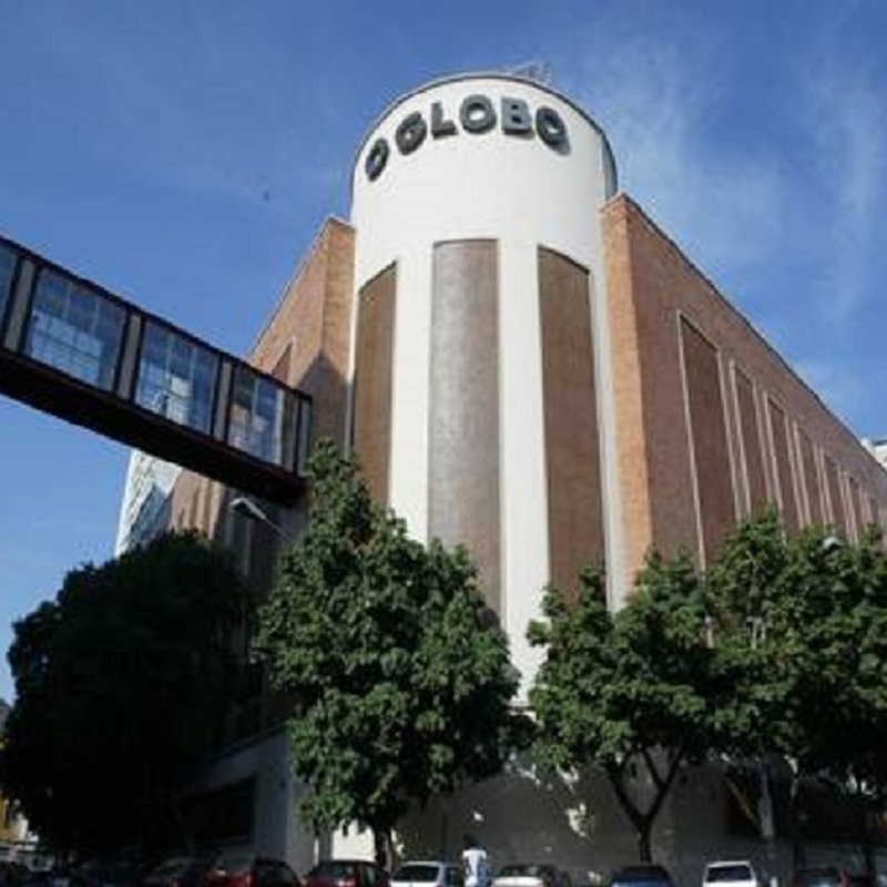 Por Floriano Brasil - As demissões dessa semana nas redações dos jornais O GLOBO e EXTRA expõem a dupla face de um setor específico dos trabalhadores no sistema capitalista, que é a dos jornalistas em grandes meios de comunicação. Demissões que ocorrem num momento de caras emoções, como se não bastassem as agruras da pandemia. Feliz Natal, leitores!
