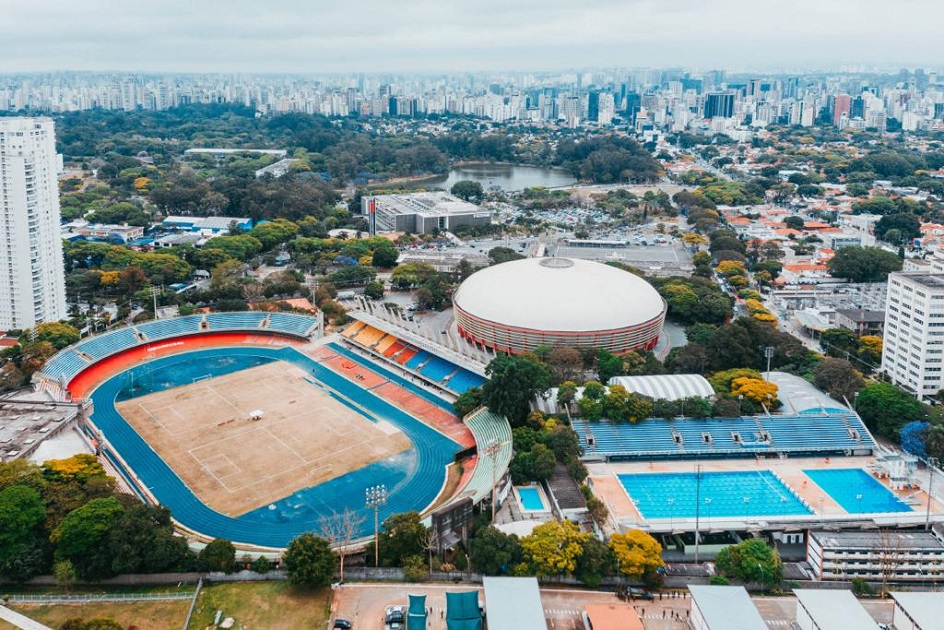 Por Vina Guerrero - Lembro da minha avó me levando para fazer natação no Complexo Esportivo do Ibirapuera, isso lá no final dos anos 80, início dos 90. Não raro saíamos da piscina e caminhávamos até o “ginásio grande” para ver o Holiday On Ice, com direito a apresentação de uma equipe de patinadores fantasiados que vinham todo ano para o país. Bons tempos!