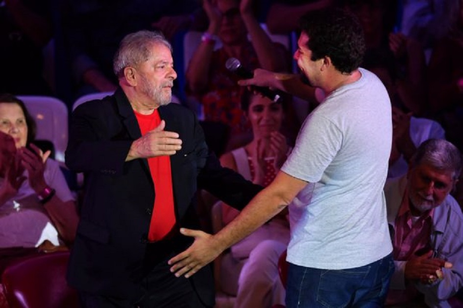 1. Reinaldo Azevedo disse na abertura de sua entrevista com Boulos que ele, Boulos, saiu da campanha eleitoral como um “vitorioso”. Boulos disse que a sua “vitória” se deveu ao fato de a juventude ter acreditado na “mudança” e que é possível fazer política sem ódio e intolerância.