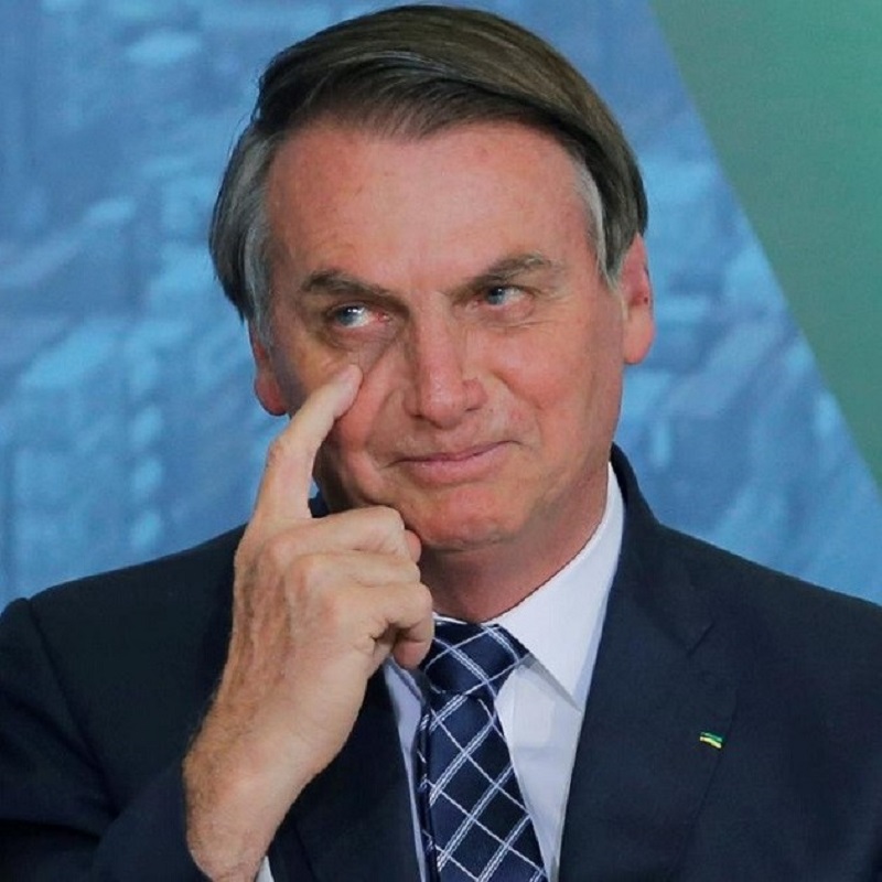Por Álvaro Miranda - Não sei ainda como isso vai se materializar ou deveria acontecer com menos trauma nas expectativas de todos e nas instituições. Os caras já fizeram o que tinham que fazer, que era continuar o desmonte do Estado no curso do golpe iniciado em 2016. BOLSONARO só não renuncia por causa da família. É MUITA ENCRENCA QUE VEM PELA FRENTE.