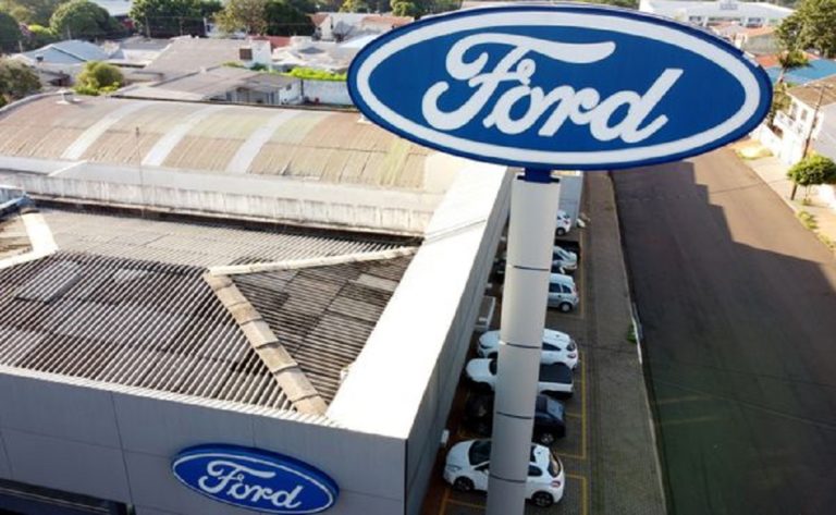 A Ford está saindo do Brasil. Ao se aproximar a data de demissão dos últimos 5 mil funcionários, os artigos e matérias nos jornais se avolumam.