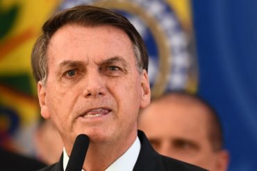 O comportamento do presidente Bolsonaro ao longo da pandemia pode ser compreendido pelo conceito de negacionismo estrutural. Base do trumpismo, ele funciona como uma estratégia informacional de enraizamento da cultura política autoritária e fidelização do eleitorado reacionário.