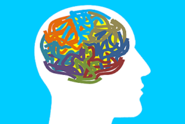 O Brasil, assim como boa parte do mundo, pautou a oferta de assistência em saúde mental na institucionalização de pacientes. Conhecido como modelo manicomial, tal prática tinha como pressuposto o olhar médico como único modo de avaliação e direção ao tratamento. A medicalização e os procedimentos médicos esgotavam o arcabouço de práticas possíveis para conduzi-lo. Na vigência do modelo observou-se desrespeito aos direitos humanos e utilização dessa estrutura para fins políticos e econômicos. Como resultado, tivemos a quebra de vínculo de pacientes com suas famílias, perda de autonomia, pouca ou nenhuma efetividade terapêutica e a consolidação do estigma da figura de pessoas com transtorno mental. A lógica presente nos hospitais psiquiátricos era a mesma para a saúde como um todo, ou seja, centrar-se no tratamento de sintomas, referenciar-se pelo equipamento hospital e ter os equipamentos voltados aos mais pobres administrados por instituições religiosas. Um exemplo triste deste cenário foi o Hospital Colônia de Barbacena, conhecido como o Holocausto Brasileiro. Muito se lutou para mudar este cenário, entretanto hoje observamos retrocessos e dificuldades que comprometem os avanços conquistados.