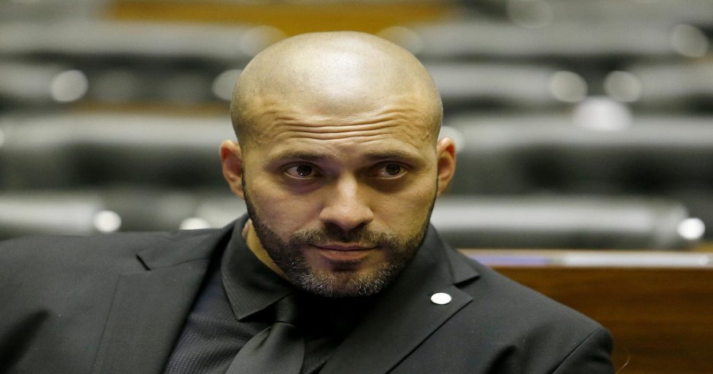 Deputado Daniel Silveira é preso. O machão fascista não pode ser o centro da conjuntura