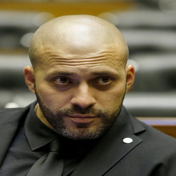 Deputado Daniel Silveira é preso. O machão fascista não pode ser o centro da conjuntura