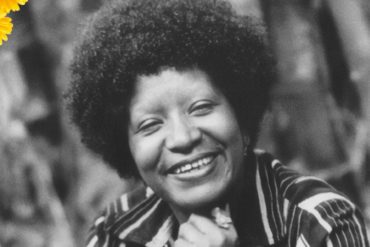Da mesma forma que Angela Davis apontou a contradição de raça, classe e gênero nos Estados Unidos desde a colonização, Lélia Gonzalez apresentou muitos trabalhos e artigos a respeito da formação da identidade nacional brasileira com a centralidade dos negros, em especial, das mulheres negras.