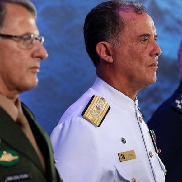 CIRO GOMES Forças Armadas enviam sinal contra as loucuras de Bolsonaro