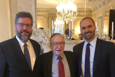 Já vai tarde a desastrosa política externa de Ernesto Araújo 4 olavo de carvalho eduardo bolsonaro