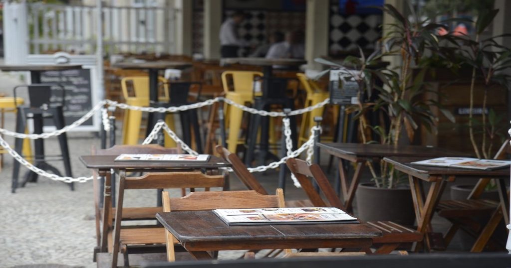 Suspensão temporária de bares e restaurantes é crucial para combater o coronavírus, mostram estudos