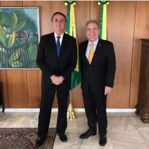 Não é difícil entender a lógica de Bolsonaro nesse episódio de escolha do novo ministro da saúde. Ele está pouco ligando para o governo e a administração, e por isso a terceiriza. Exceto nas áreas sensíveis para sua base radical.