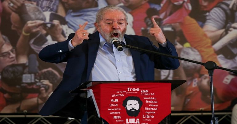 Lula discursa em São Bernardo do Campo dois dias após o ministro do STF Edson Fachin anular condenações que o levaram à prisão. Foto: Alexandre Schneider